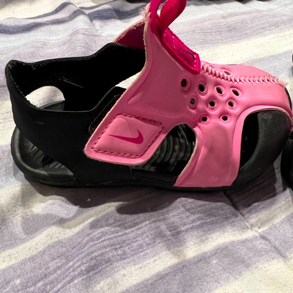 Toddler girl Nike sandals